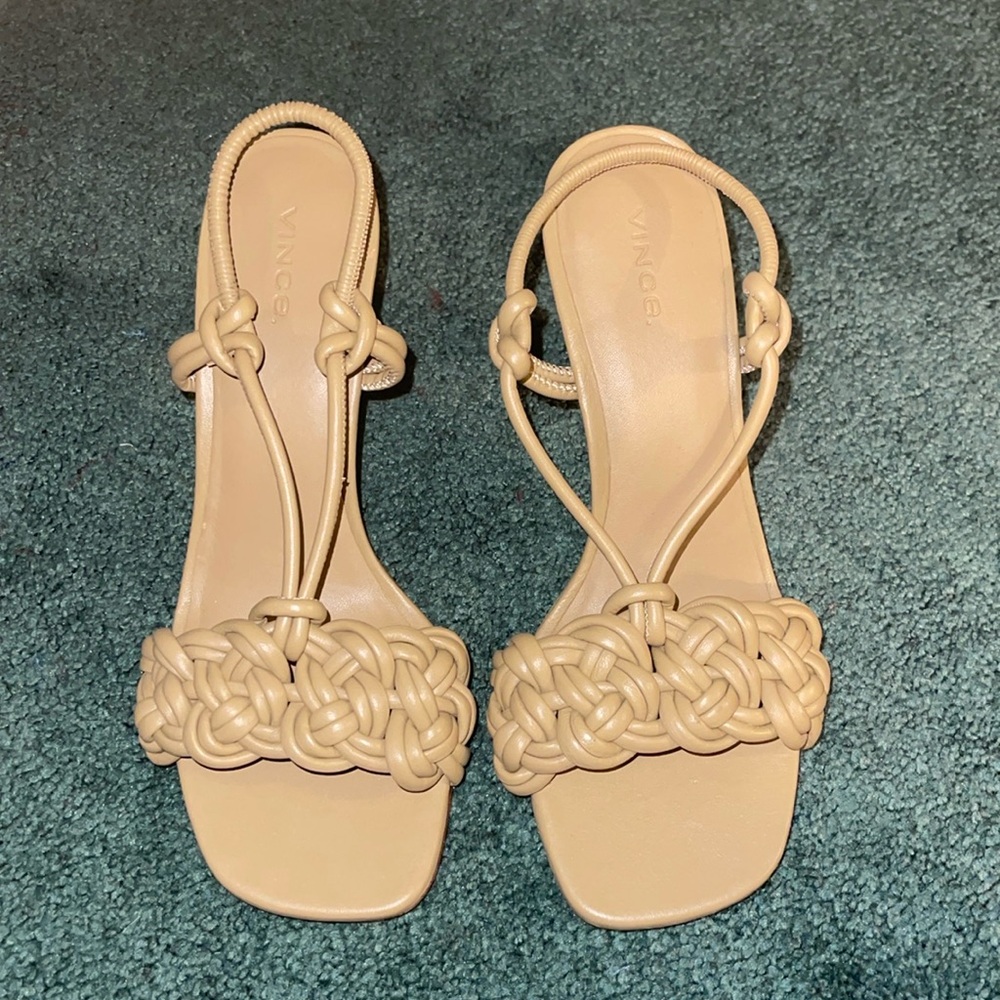 NWOT Vince Quenelle Sandals